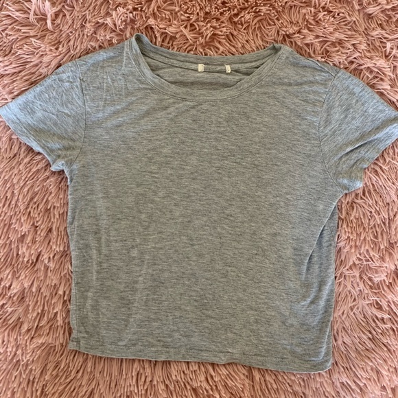 ⚡️Grey Cropped T-Shirt⚡️ - Picture 2 of 3